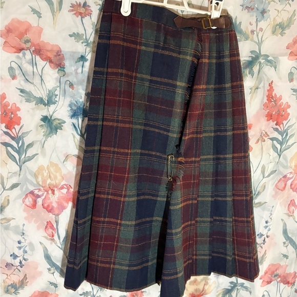 MG Concepts in Sportswear Dresses & Skirts - Vintage Plaid Pleated Skirt/ Kilt